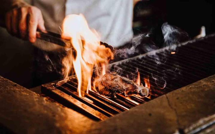 Grillades au feu de bois turques à Paris
