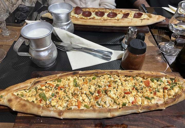 Pizza pide Paris